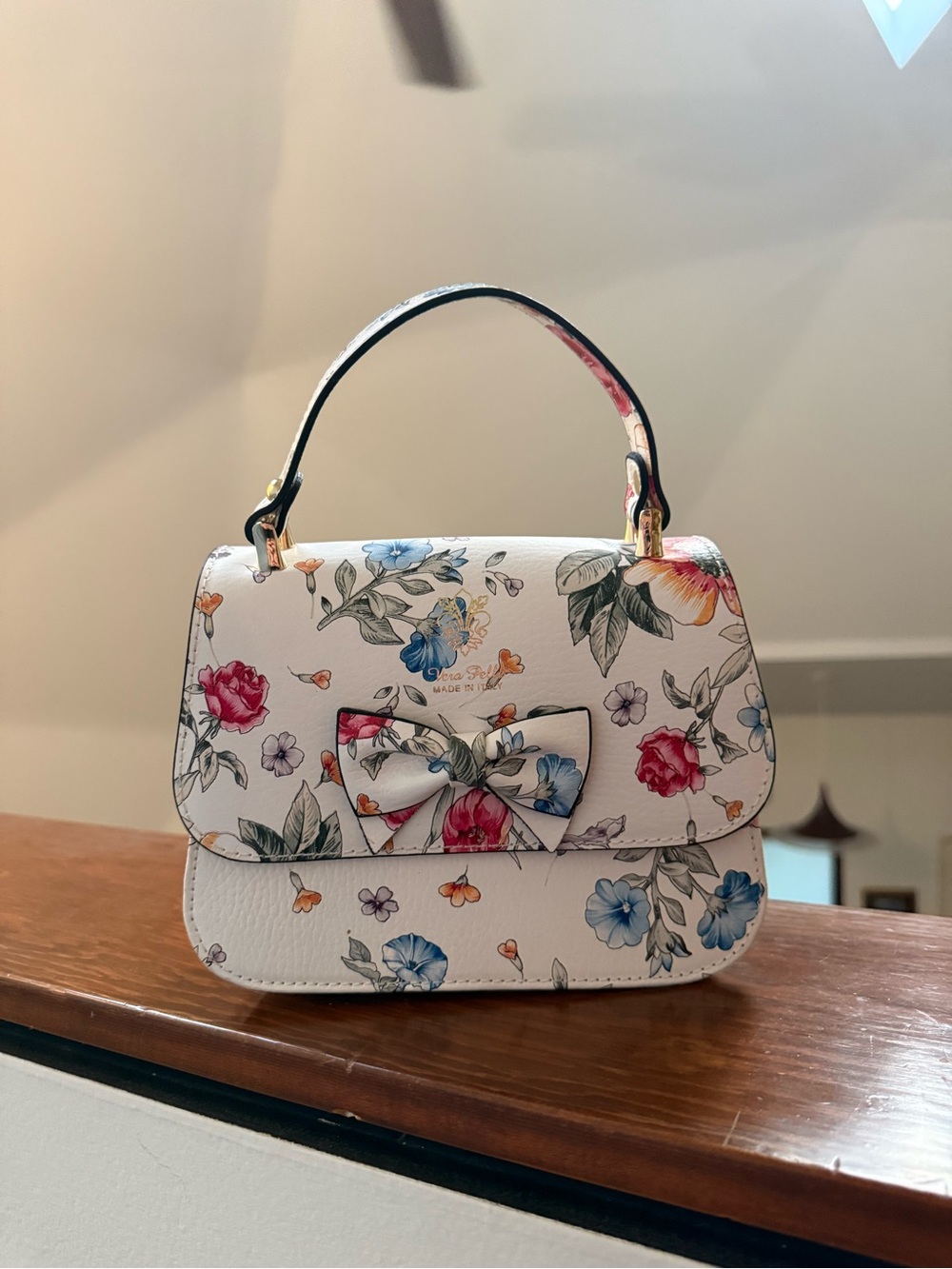 Vera Pelle Italian Leather Crossbody Bag